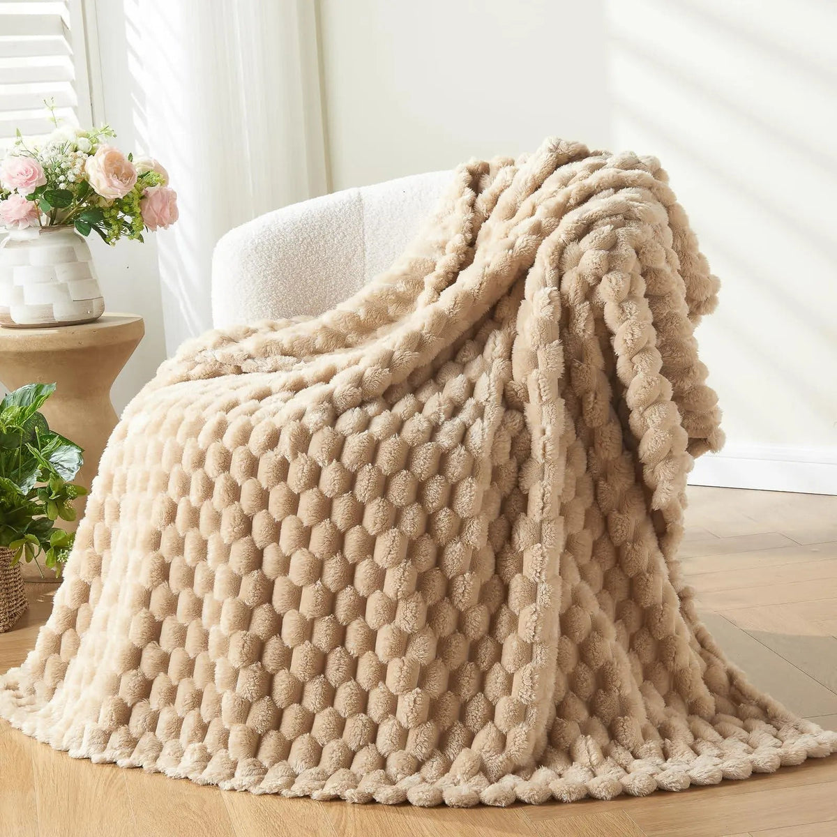 Velmesta 3D Cloud Jacquard Fleece Blanket view 8