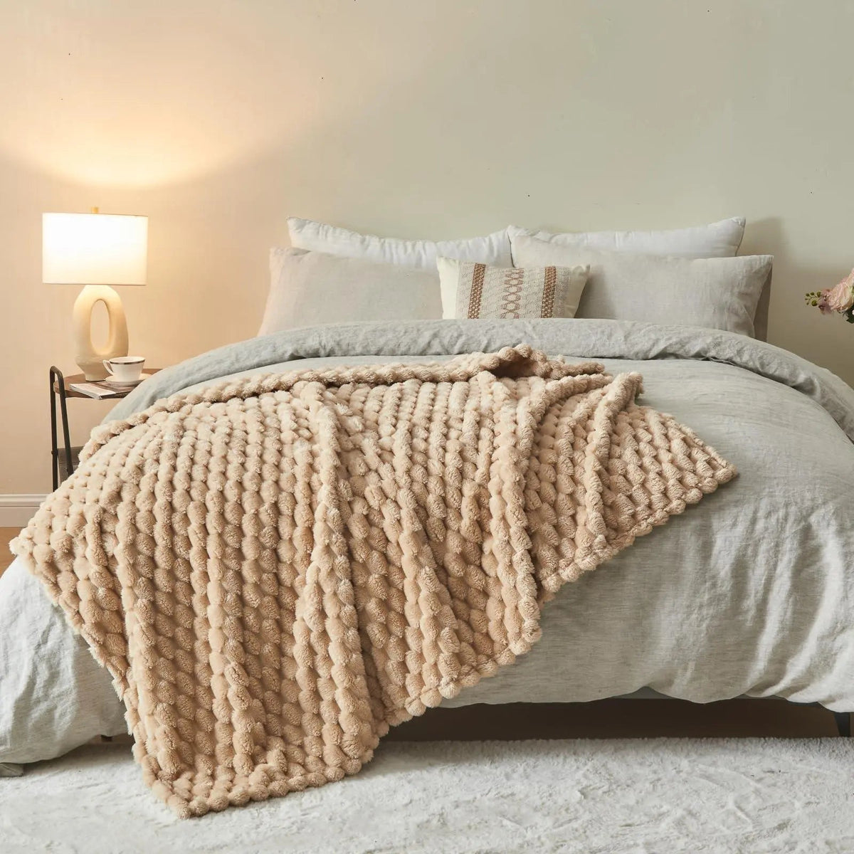 Velmesta 3D Cloud Jacquard Fleece Blanket