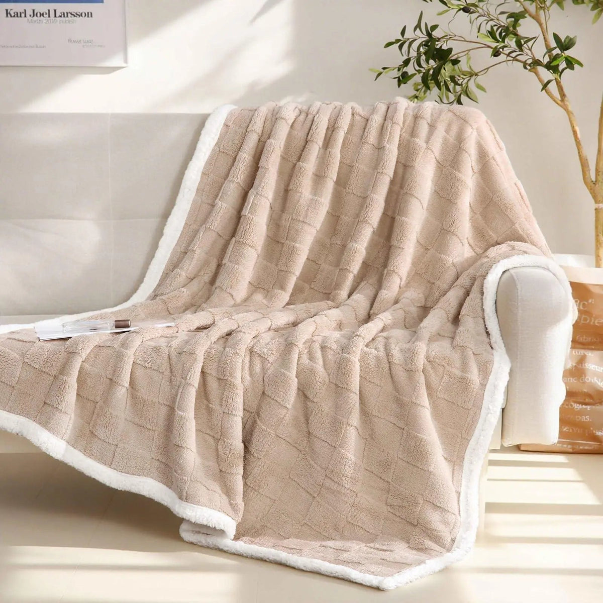 Velmesta Sherpa Flannel Throw Blanket view 4