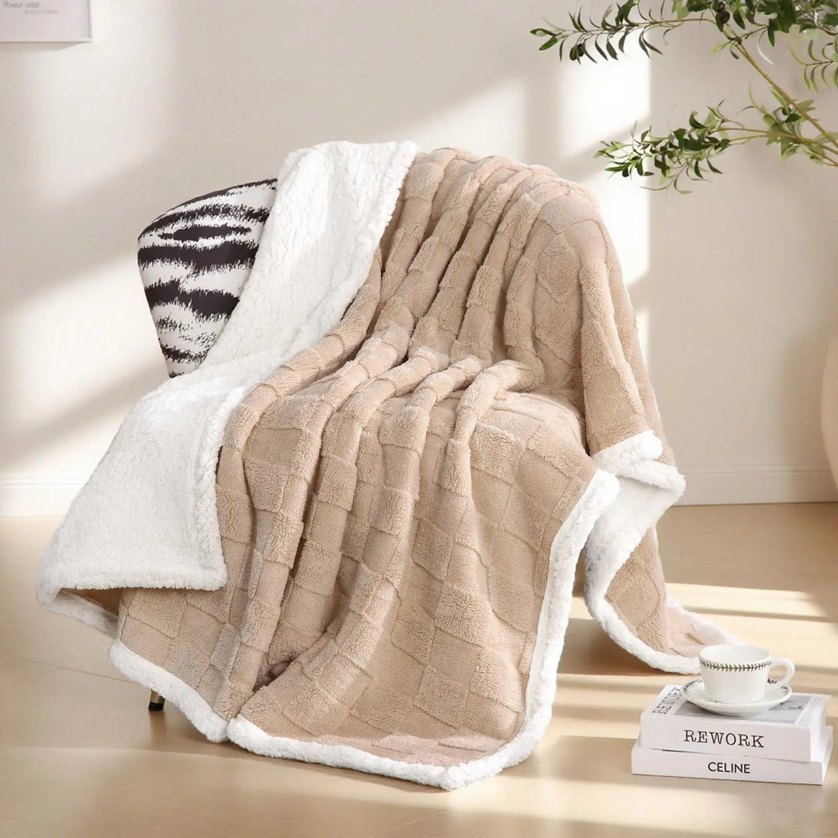 Velmesta Sherpa Flannel Throw Blanket view 5