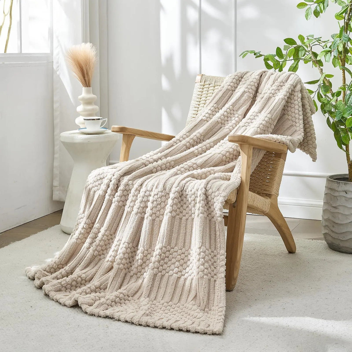 Velmesta Plush Fleece Throw Blanket view 3