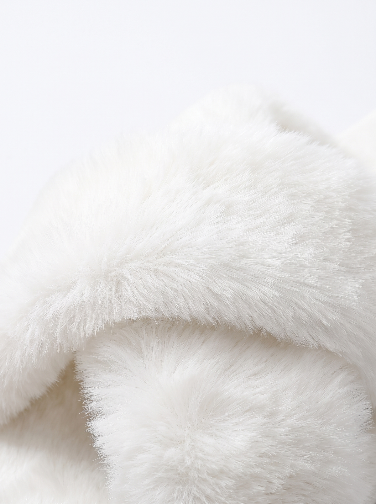 Velmesta Cross-Band Plush Slippers - The sole, in detail